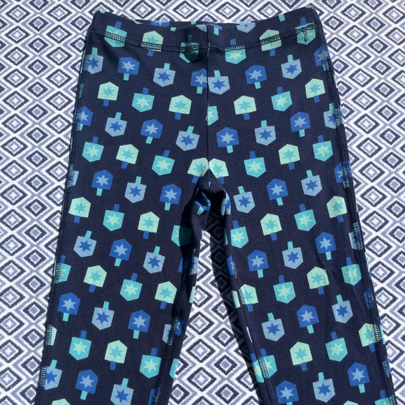 Primary "Spinning Dreidels" Long-Sleeve PJ Top and Pants, Navy, Size 6-7, VGUC - Picture 5 of 9